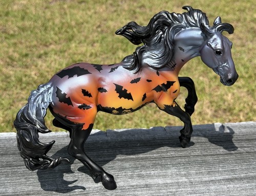 Breyer 2010 halloween bats - breyer,