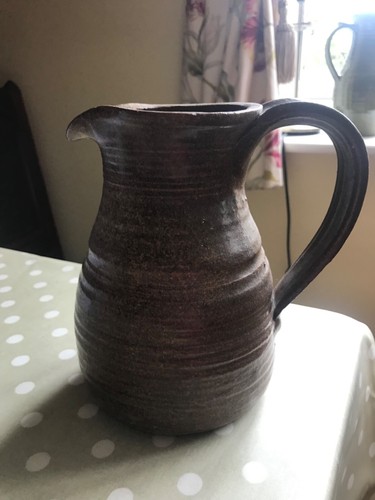 Large brown rustic studio - brown,
