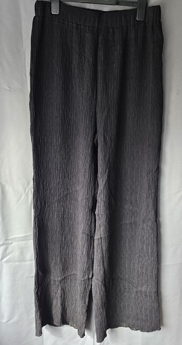 Very black crinkle - by,