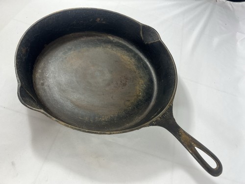 Antique erie cast iron skillet - cast,