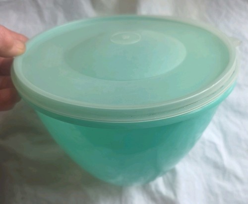 Tupperware large lidded bowl - tupperware,