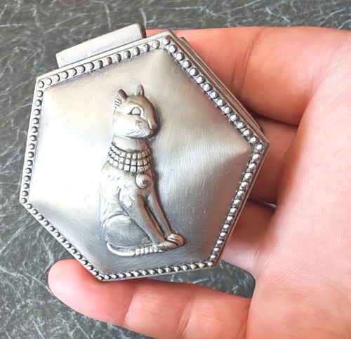 Lovely pewter ring - lovely, with