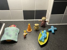 In The Night Garden Iggle Piggle, Upsy Daisy Bed 2007 Magazine CBeebies Figures