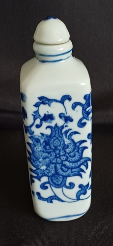 Chinese blue white square - chinese,