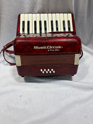 Musiccircus small red piano - red,