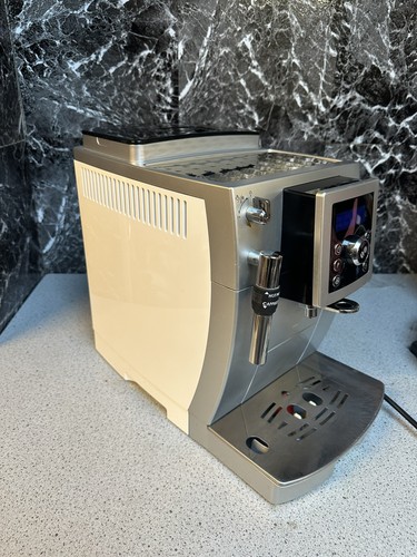 White delonghi magnifica - s,
