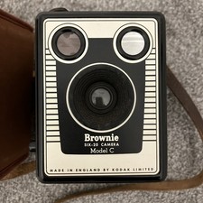 Kodak Brownie Six-20 Model C Box Camera Vintage ,with case