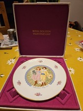 Royal Doulton 1976 Valentine’s Day plate – boxed limited edition collector piece