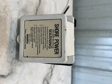 98 Maxum 3000 SCR Boat shore