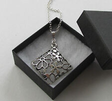 Handmade Unusual Tibetan Silvertone Pretty Flower Pendant - Chain Necklace 11759