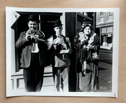 Laurel hardy play - laurel,
