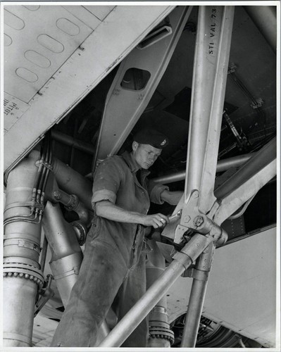Vickers valiant undercarriage - vickers,