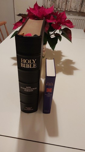 Almost new 1984 niv lectern - new,