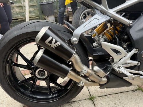 Black exhaust triumph - lv, 10