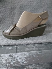 FLY LONDON PALE TAUPE LEATHER WEDGE WOMENS SANDALS UK 8/EU 41 NEW
