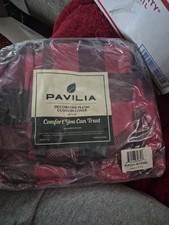Pavilia Decorative Plush