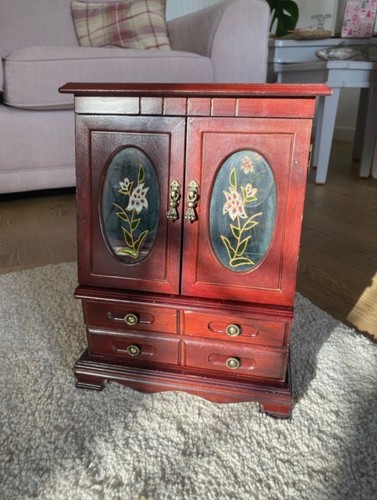 Vintage wooden jewelry box - wooden,
