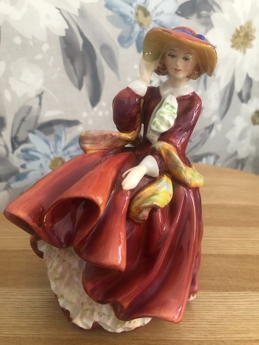 Royal doulton figurine top - doulton,
