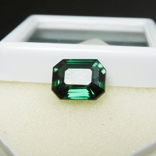 Natural green sapphire - 7.70,