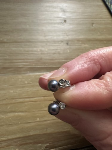 Stunning diamond and black - stunning,