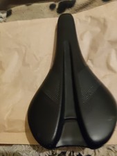 Giant Neutral Contact Saddle