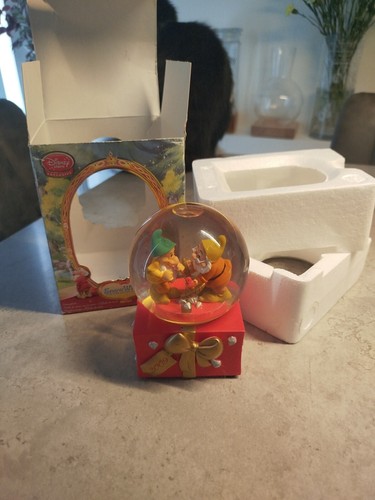 Rare disney snow - globe,