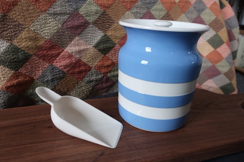 Green cornishware canister - tg,