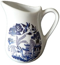  Blue willow pattern porcelain