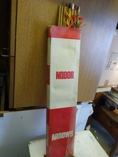NODOR ARROWS 5 X FLETCHINGS  7 X METAL  ARROWS 4 PLAIN 1 X FEATHER SEE PHOTO'S