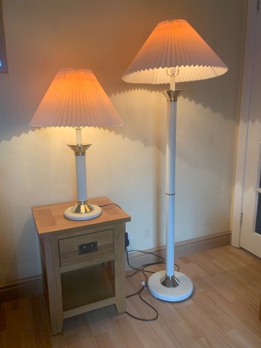 Matching horn table - horn, lamp