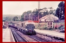 PHOTO  CLASS 22 LOCO PASSING