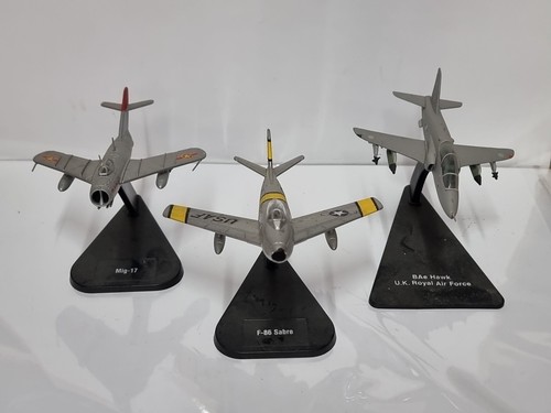Various die cast planes - die,