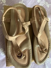 ladies flat  beige toe post