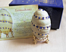 ATLAS DECORATIVE EGG - BOXED -