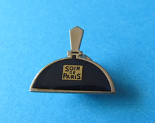 Vintage SOIR de PARIS Perfume pin badge. VGC. Bourjois. (Evening in Paris)