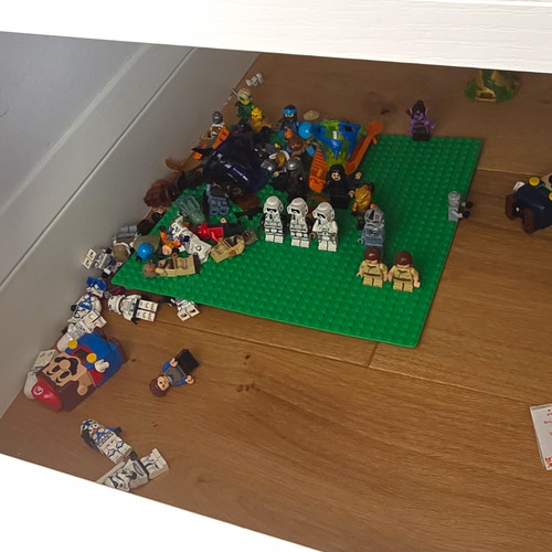 Lego figures for - if, u