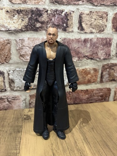 Wwe wrestler the undertaker - wrestler,