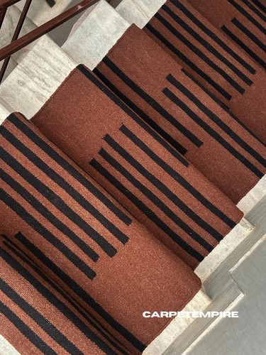 Dark brown black runner wool - black,