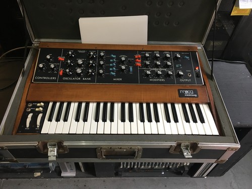 Moog minimoog model - moog,