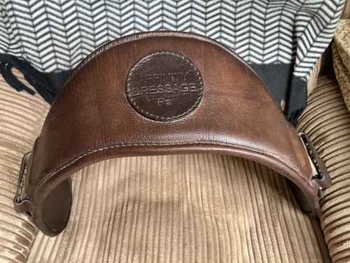 Girth shaped padded - shaped,