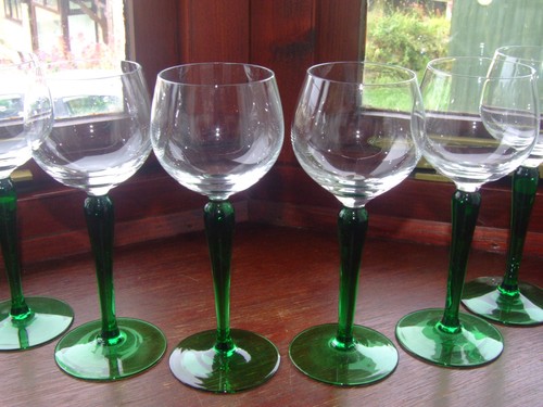 Set six wine glasses with - a,