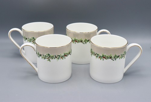 Set wedgwood holly wreath - of,
