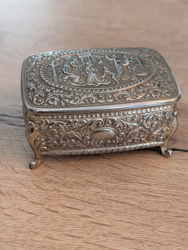 Pretty silver toned trinket - pretty,