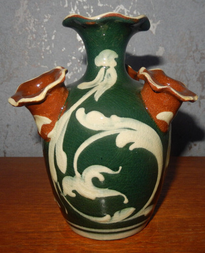 Udder vase hart moist - by,