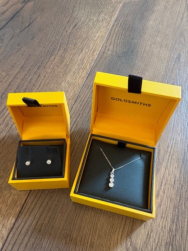 18ct white gold - 18ct, diamond