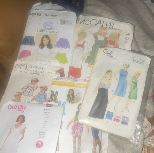 Mixed lot sewing patterns - mixed,