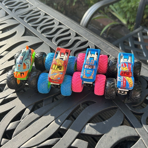 Hot wheels monster trucks - hot,