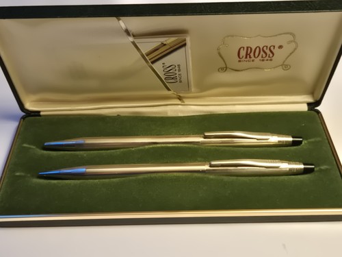 Vintage cross 10kt - 10kt, rolled