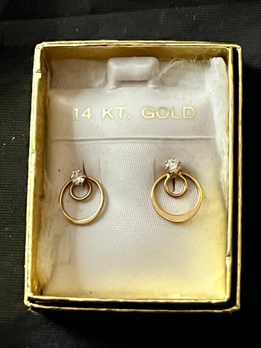 Beautiful 14k gold post - beautiful,