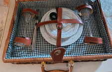 Picnic hamper two forks - picnic,